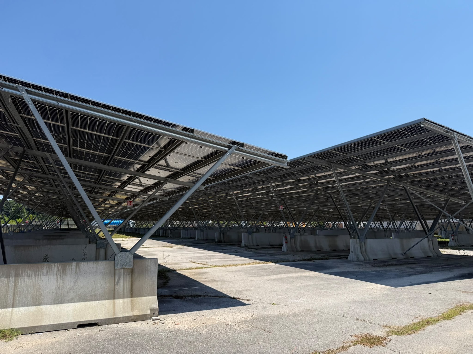 Impianto fotovoltaico a terra completato